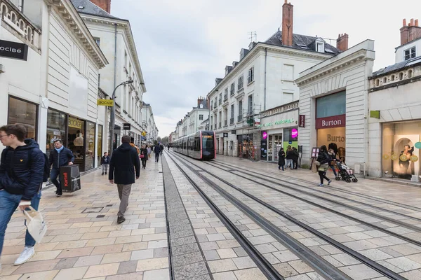 Тур Франция Февраля 2020 Года Электрический Трамвай Катится Пешеходной Улице — стоковое фото