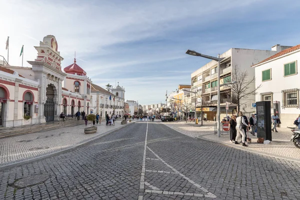 Loule Faro Portugal Febrero 2020 Personas Caminando Frente Mercado Municipal — Foto de Stock