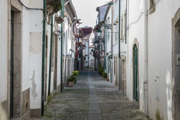 비아나 카스텔 포르투갈 2018 역사적 중심의 거리에 전형적 상점의 관광객들 — 스톡 사진