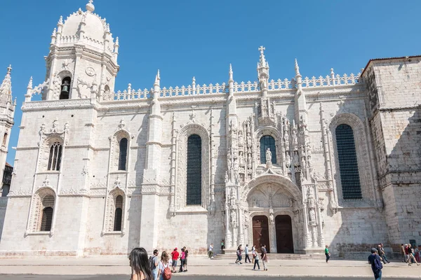 Lisszabon Portugália 2018 Május Belem Szent Mária Templom Előtt Sétáló — Stock Fotó