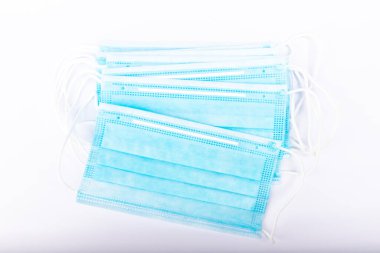 COVID-19 küresel koronavirüs salgınında kullanılan tek kullanımlık tıbbi koruyucu maskeler. SARS-CoV-2