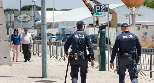 Lisszabon Portugália 2018 Május Egy Rendőr Gyalog Járőrözik Expo Kerületben — Stock Fotó