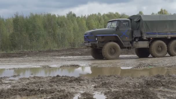 24 settembre 2016, Russia, regione di Mosca, campo di addestramento Alabino. Gioco Airsoft War: un giorno sull'armatura 9 — Video Stock