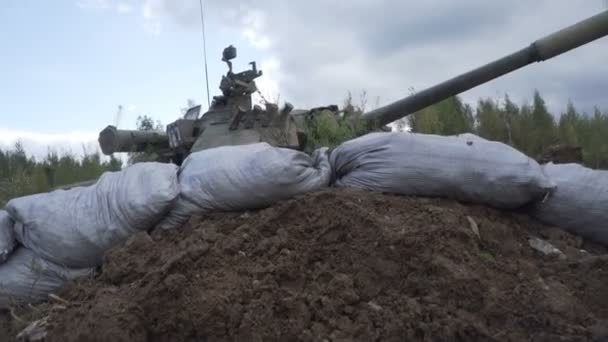 24 de septiembre de 2016, Rusia, región de Moscú, campo de entrenamiento de Alabino. Airsoft War juego: un día en la armadura 9 — Vídeos de Stock