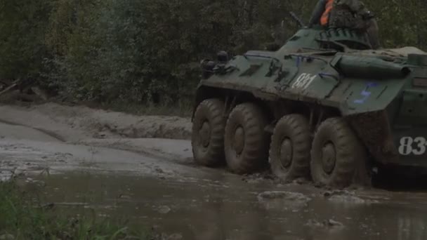 24 de septiembre de 2016, Rusia, región de Moscú, campo de entrenamiento de Alabino. Airsoft War juego: un día en la armadura 9 — Vídeos de Stock