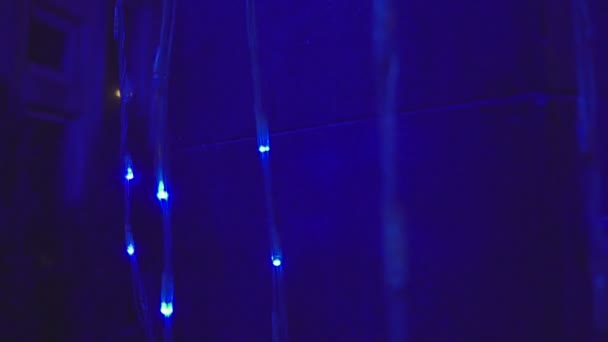Guirnalda exterior para decorar con luces — Vídeo de stock