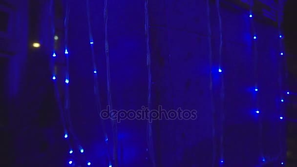 Ghirlandă în aer liber pentru a decora cu lumini — Videoclip de stoc