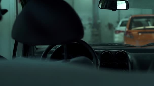 Vista desde el asiento trasero dentro del vehículo — Vídeos de Stock