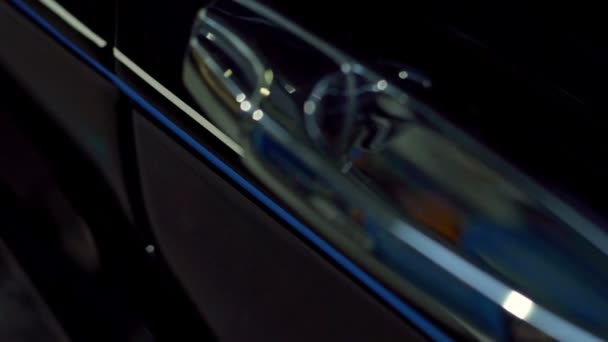 El coche está pintado en el estilo Pinstripe — Vídeos de Stock