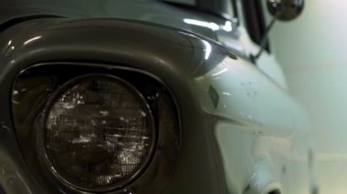 parlak iç ve dış mavi Amerikan retro otomobil