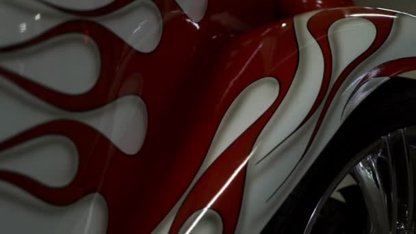 Airbrush red flames on white retro car — Stock Video