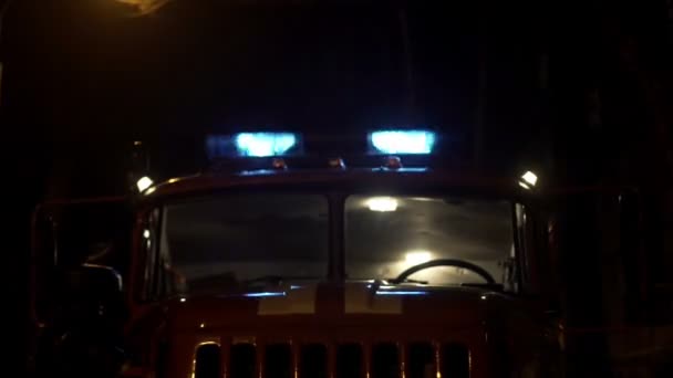 Φωτιά φορτηγό έκτακτης ανάγκης φώτα και σειρήνα — Αρχείο Βίντεο