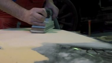 Master araba vücut boyama önce parlatır