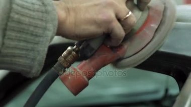 Master araba vücut boyama önce parlatır