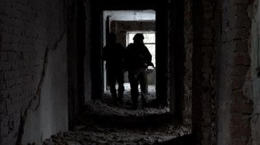 Asker bina savunmak silah ile