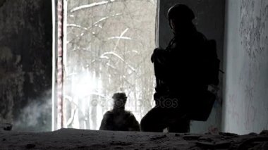 Asker bina savunmak silah ile