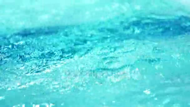 Olas fondo de agua en la piscina. Fondo de agua — Vídeos de Stock