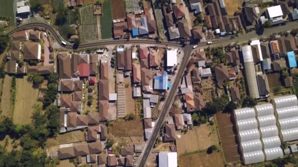 Aerial top down view of a small town in the countryside with Y intersection road — Stock Video