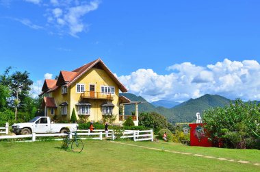 Mae Hong Son Pai ilçe il evde güzel sarı