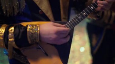 İnsanlar oyun balalayka konser yakın çekim