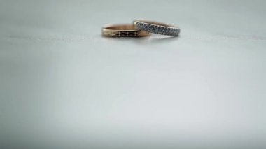 Bir odak uzaklığı, alyans oyunudur