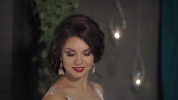 Portrait of a beautiful glamorous girl with red lips, she slowly opens her eyes and smiles broadly with white teeth. — Stock Video