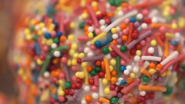 Decorações coloridas para sobremesa closeup — Vídeo de Stock