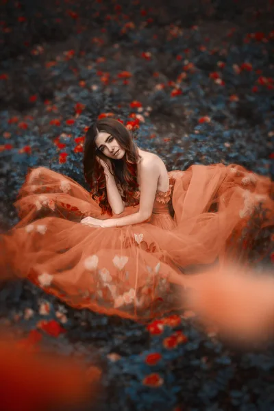 Hermosa Mujer Jardín Rosas —  Fotos de Stock
