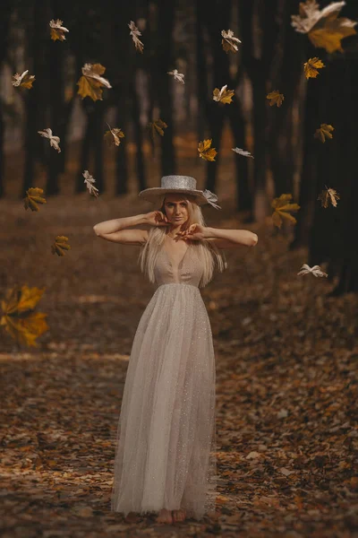 Belle Femme Automne Photoshoot — Photo