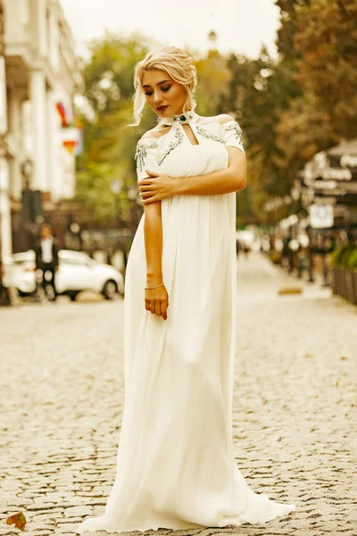 Beautiful Female White Dress — Stok fotoğraf