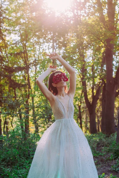 Schöne Frau Mit Blumenmaske Schönheit — Stockfoto