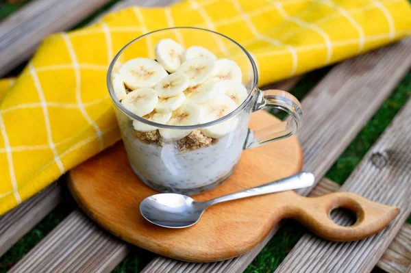 Egészséges Egészséges Reggeli Természetes Joghurttal Müzlivel Chia Maggal Banánnal — Stock Fotó