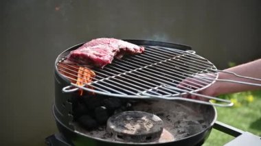 Mangalda etek. Seçici odaklanma. Video 4K.