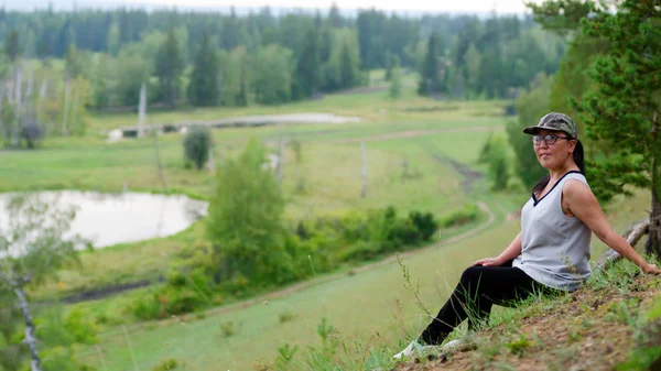 Yakut Asian Girl Sitting Hillside Smiling Background Taiga Forest Yakutia — Stock Photo, Image