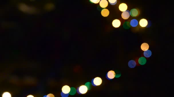 Lumières Colorées Floues Guirlandes Lumière Multicolore Clignotant Dans Nuit Sombre — Video