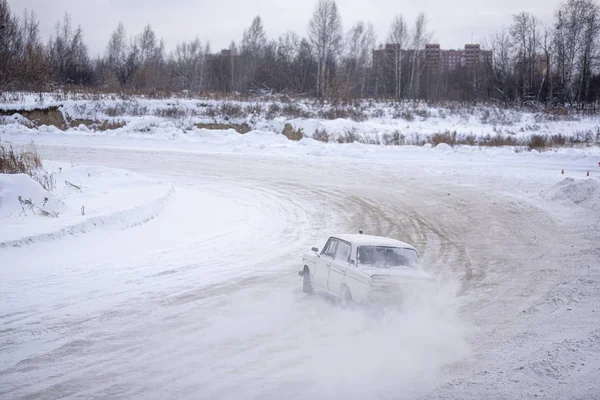 Россия Новосибирск Ноября 2019 Года Русский Белый Старый Автомобиль Ваз — стоковое фото
