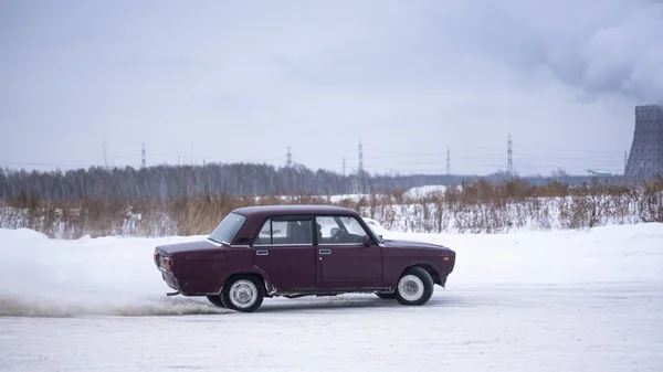 Ρωσία Νοβοσιμπίρσκ Νοεμβρίου 2019 Ρωσική Σκούρο Χαμηλό Αυτοκίνητο Vaz Zhiguli — Φωτογραφία Αρχείου