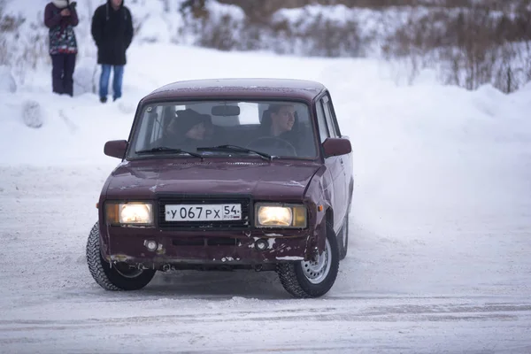 Russia Novosibirsk November 2019 Russian Maroon Car Vaz Zhiguli Goes — 图库照片