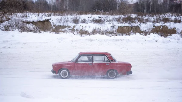 Russia Novosibirsk Novembre 2019 Vecchia Auto Rossa Bassa Russa Vaz — Foto Stock