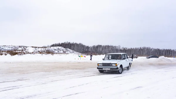 Rússia Novosibirsk Novembro 2019 Russo Leve Velho Carro Baixo Vaz — Fotografia de Stock