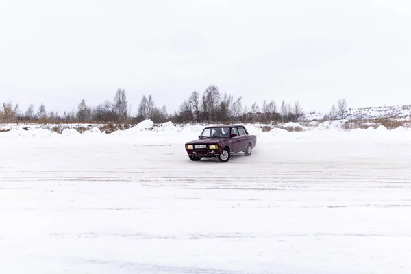 Ρωσία Νοβοσιμπίρσκ Νοεμβρίου 2019 Ρωσική Παλιά Σκούρο Χαμηλό Αυτοκίνητο Vaz — Φωτογραφία Αρχείου