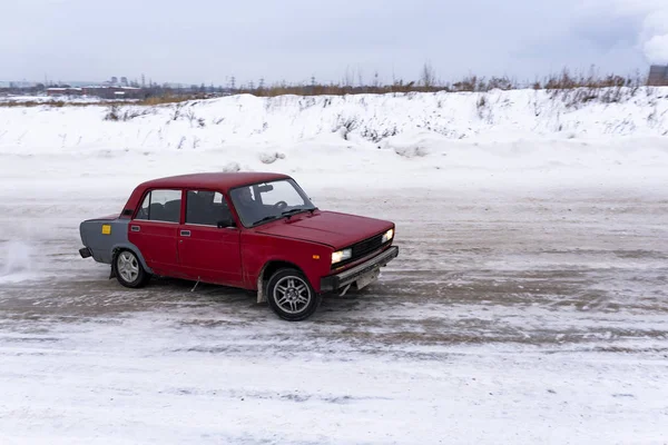 Росія Новосибірськ Листопада 2019 Російський Червоний Старий Автомобіль Ваз Чжігулі — стокове фото