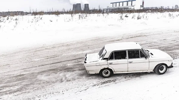 Rússia Novosibirsk Novembro 2019 Carro Baixo Branco Russo Vaz Zhiguli — Fotografia de Stock