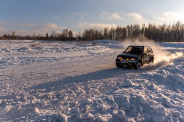 Rusya, Novosibirsk-20 Ocak 2020 Dört tekerden çekişli SUv 