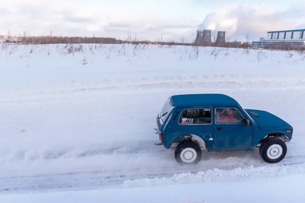 Ρωσία Νοβοσιμπίρσκ Ιανουαρίου 2020 Ρωσική Suv Lada Niva Οδηγεί Γρήγορα — Φωτογραφία Αρχείου