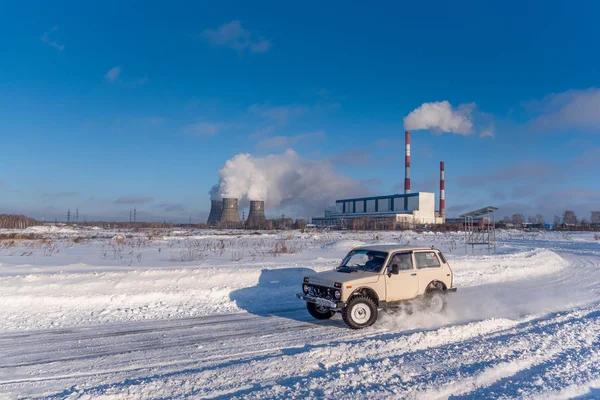 Rusia Novosibirsk Enero 2020 Suv Blanco Ruso Lada Niva Está — Foto de Stock