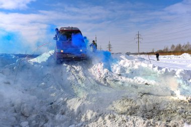 Rusya, Novosibirsk - 13 Mart 2020. Bir off-road SUV 