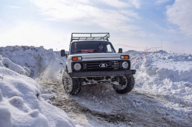 Rusya, Novosibirsk-23 Mart 2020. Rus arazi aracı 