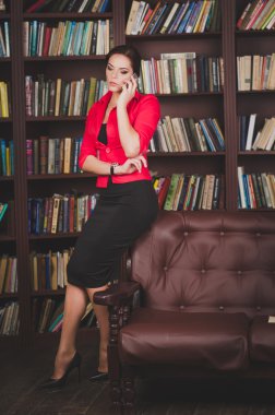 çekici, konsantre, ciddi iş kadını iş s