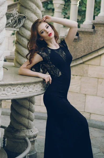 Modelo de moda con pelo rojo —  Fotos de Stock